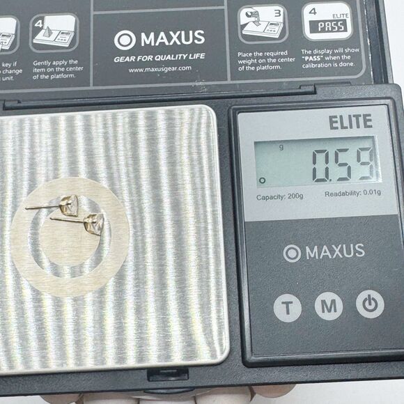 14k Yellow Gold Triangular Stud Earrings CZ Cubic Zirconia Classic Minimalist - Picture 7 of 16